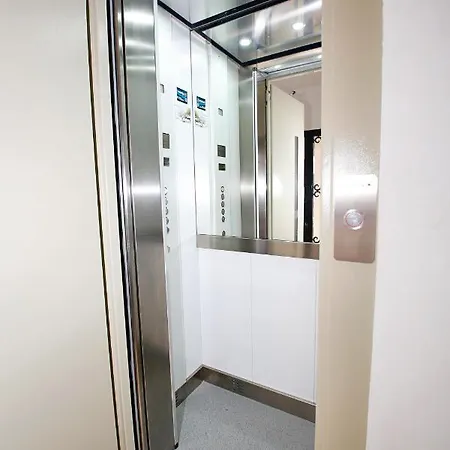 Apartment Sunny In Near The